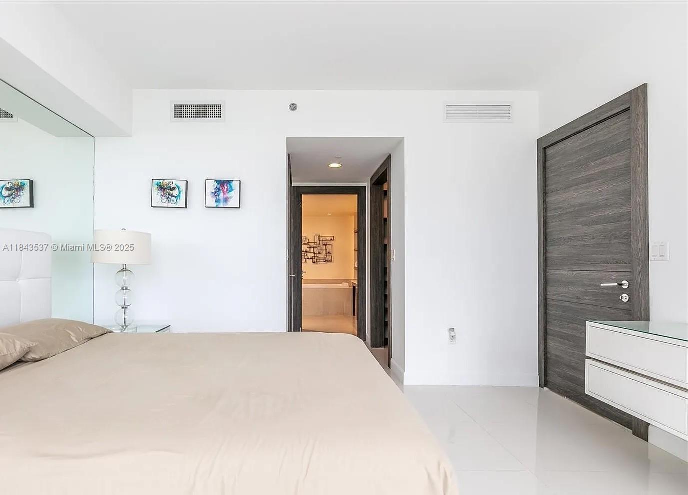image Icon Brickell9