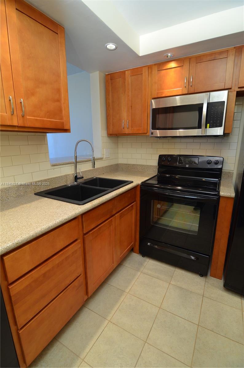 2935 NE 163rd St #5U