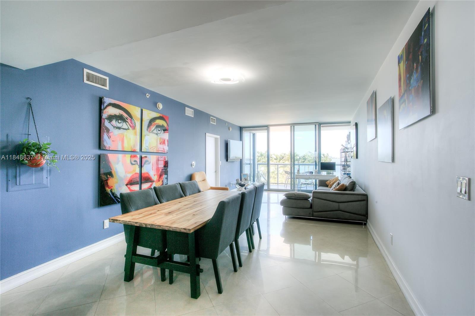 image Blue Condo3