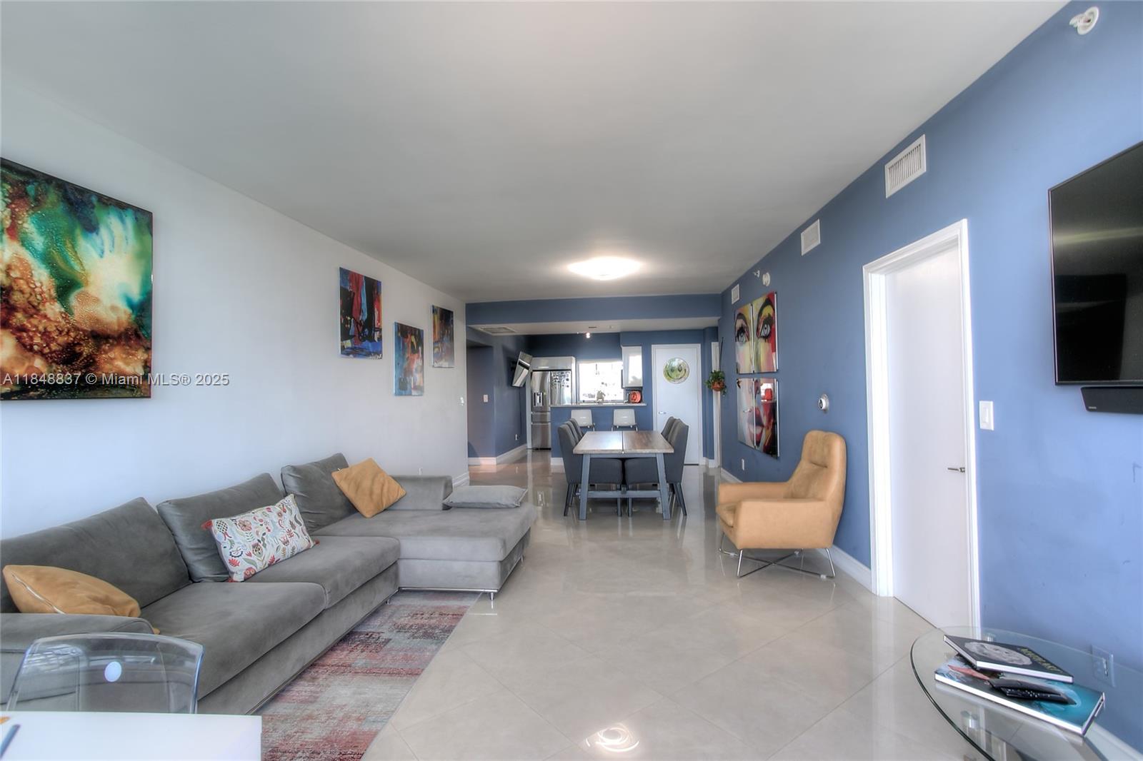 image Blue Condo4