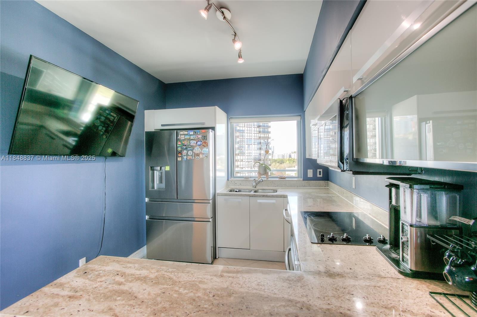 image Blue Condo5