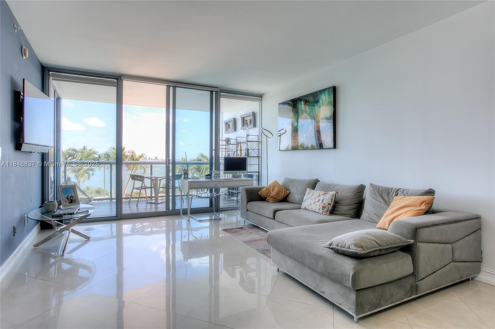 image Blue Condo6