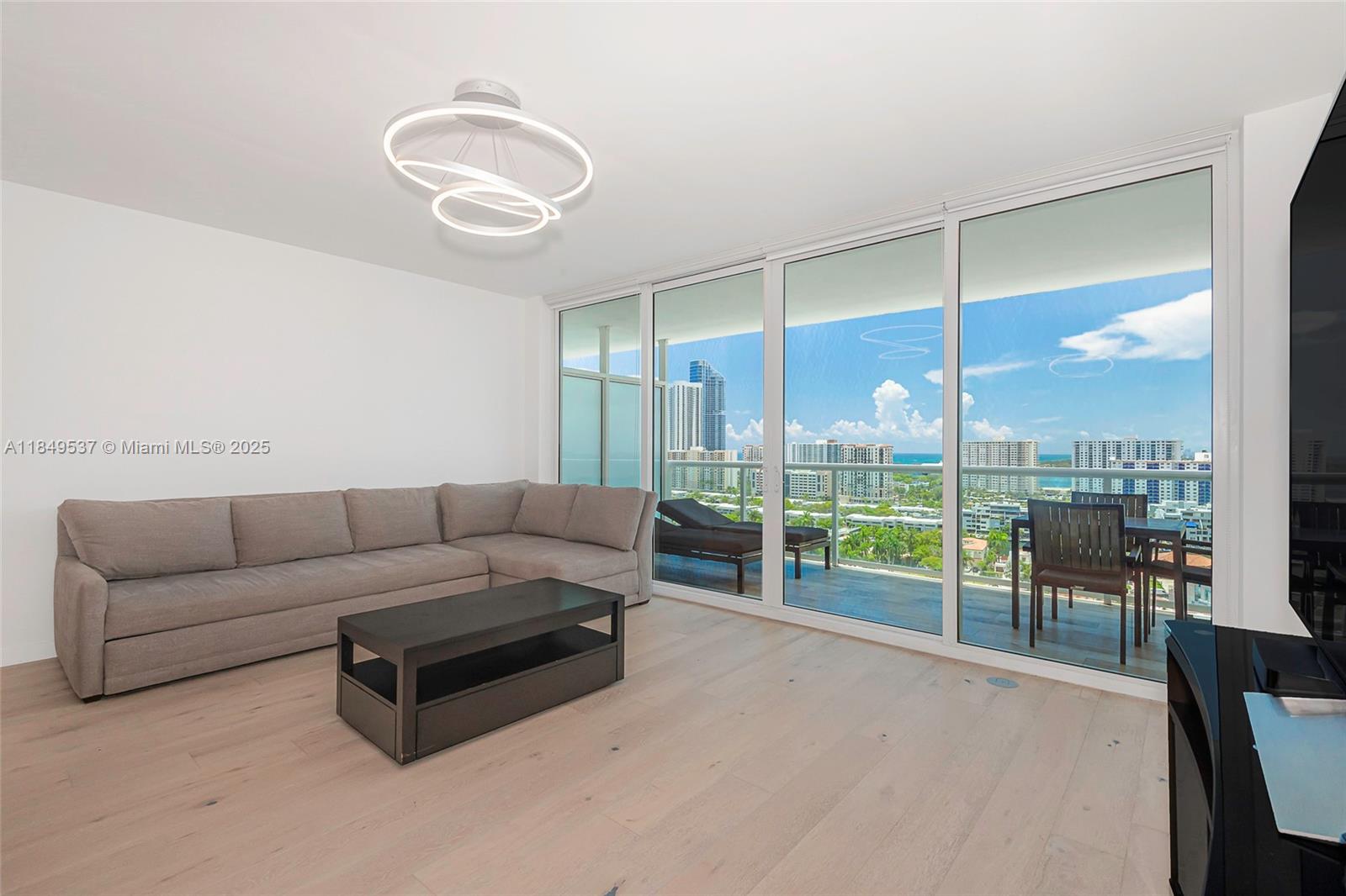 image 400 Sunny Isles Condo9