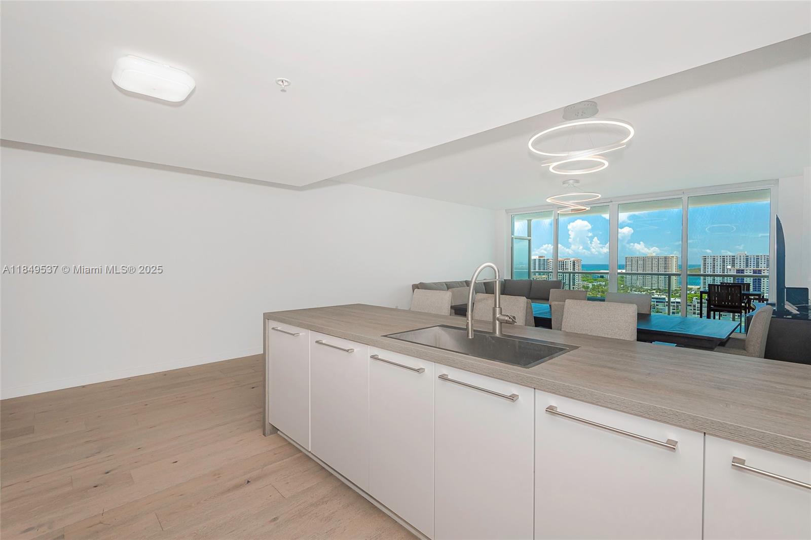 image 400 Sunny Isles Condo16