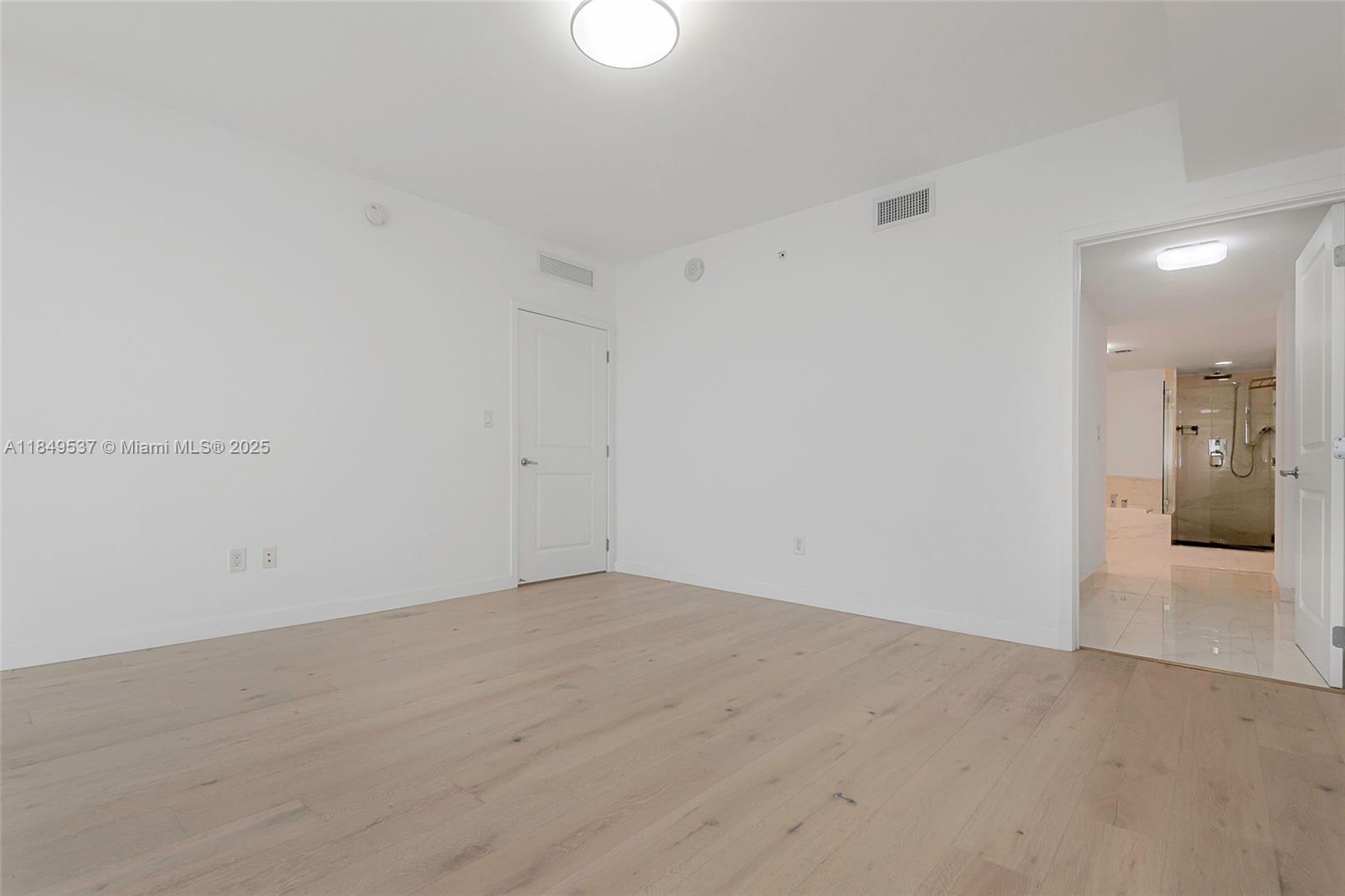 image 400 Sunny Isles Condo23