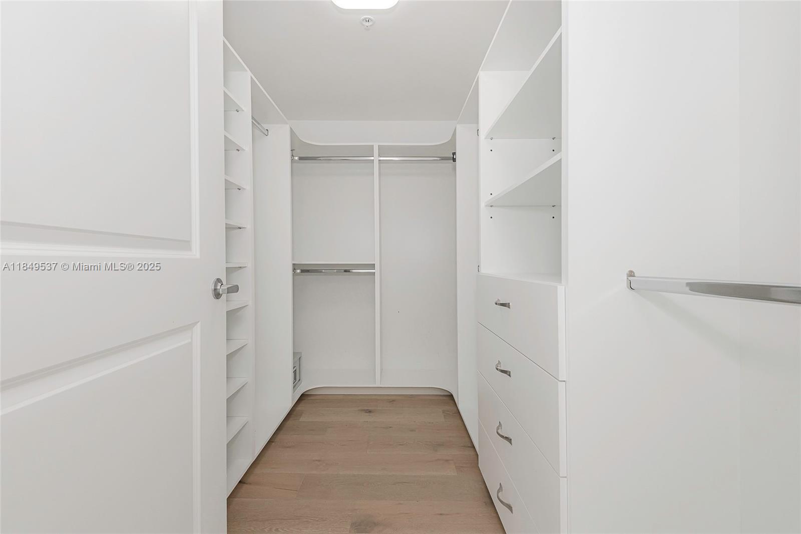 image 400 Sunny Isles Condo24