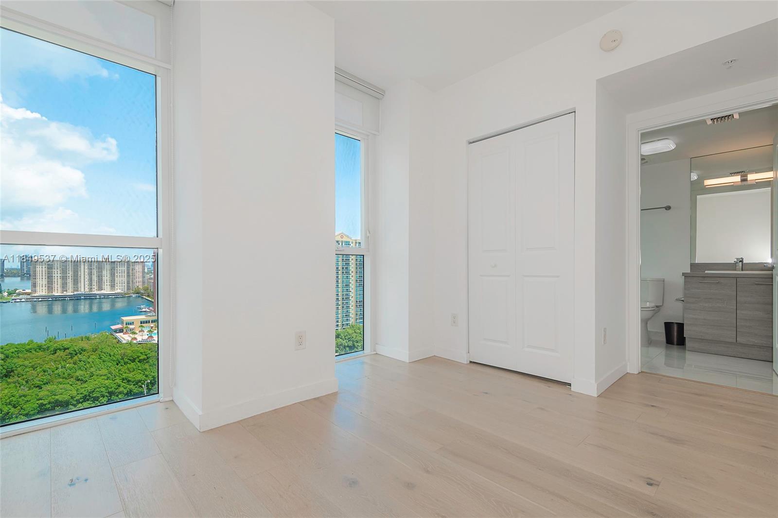 image 400 Sunny Isles Condo28
