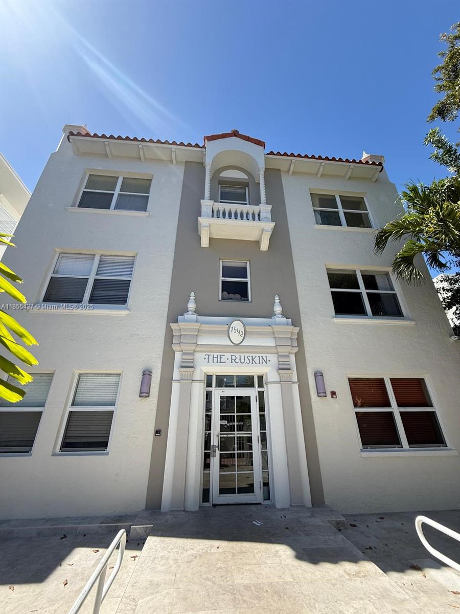1542 Drexel Ave #301