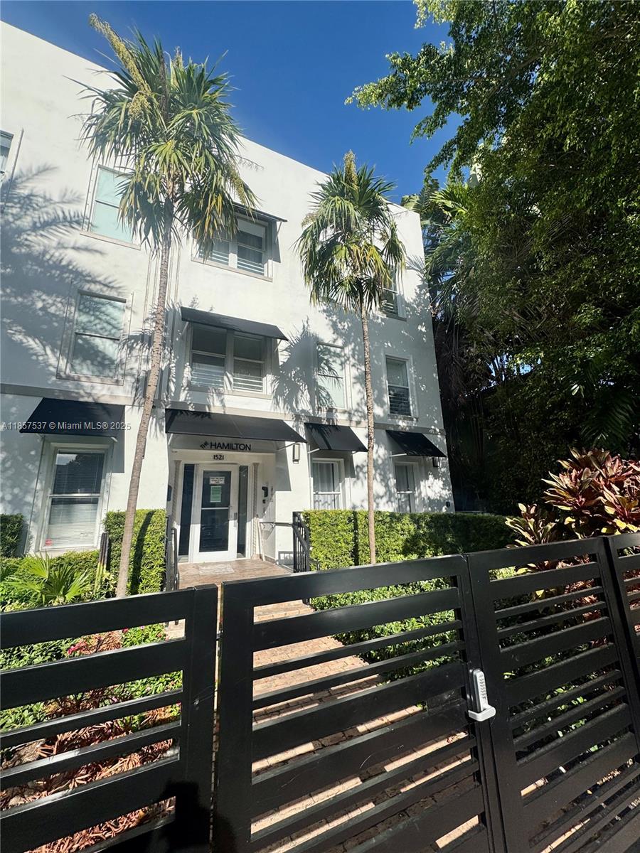 1521 Lenox Ave #103