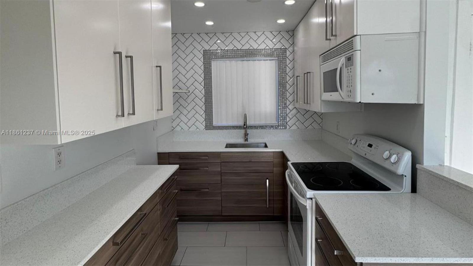 2415 Thomas #B