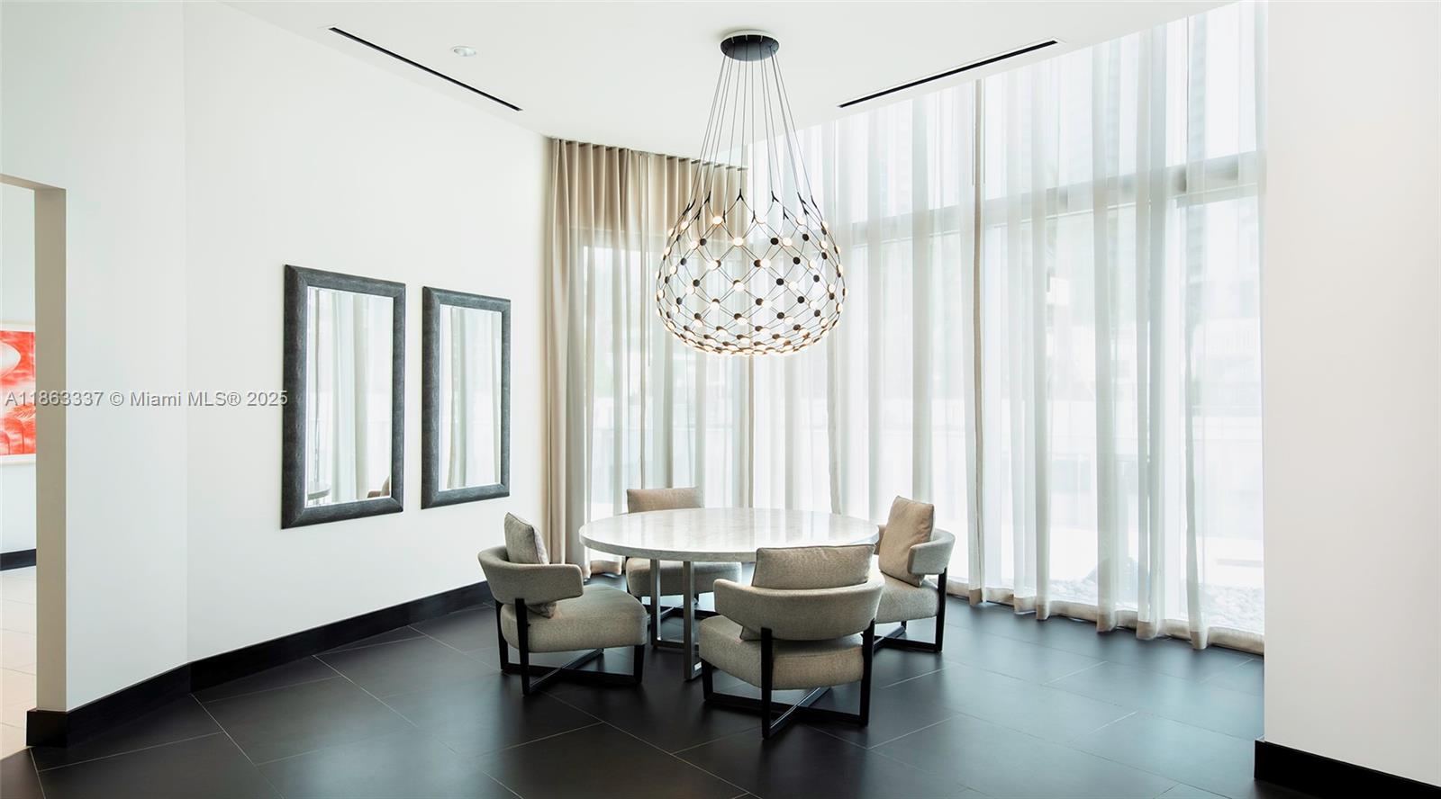 image Paramount Miami51