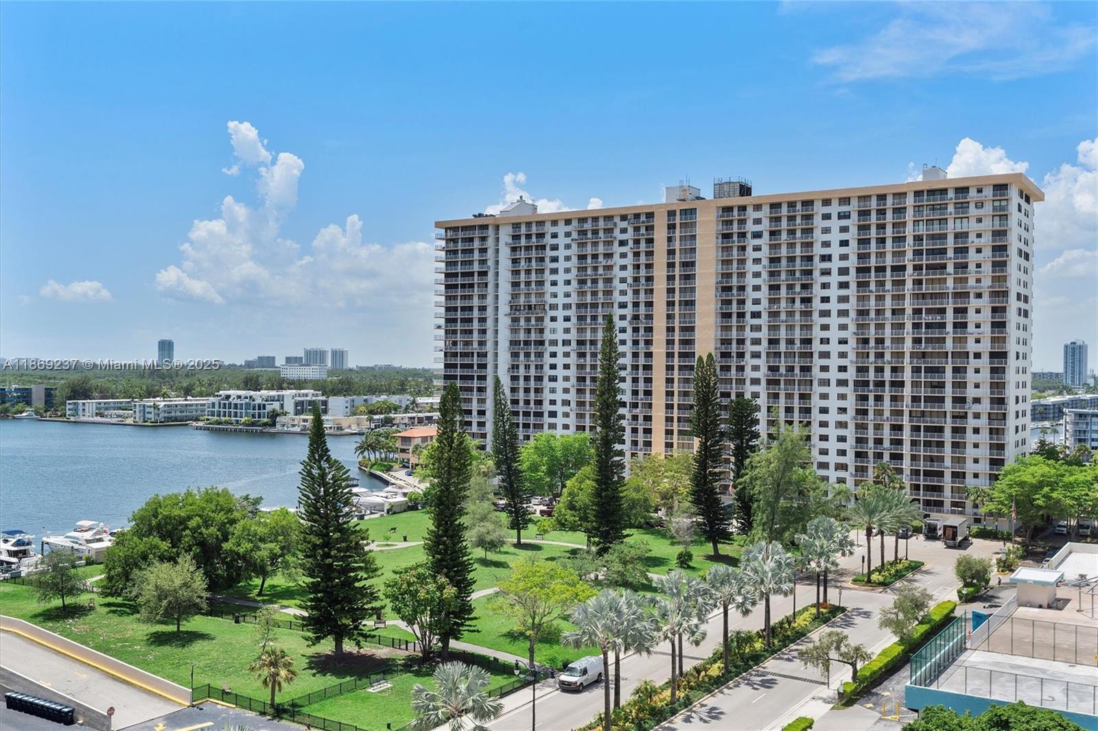 image Winston Towers 2002