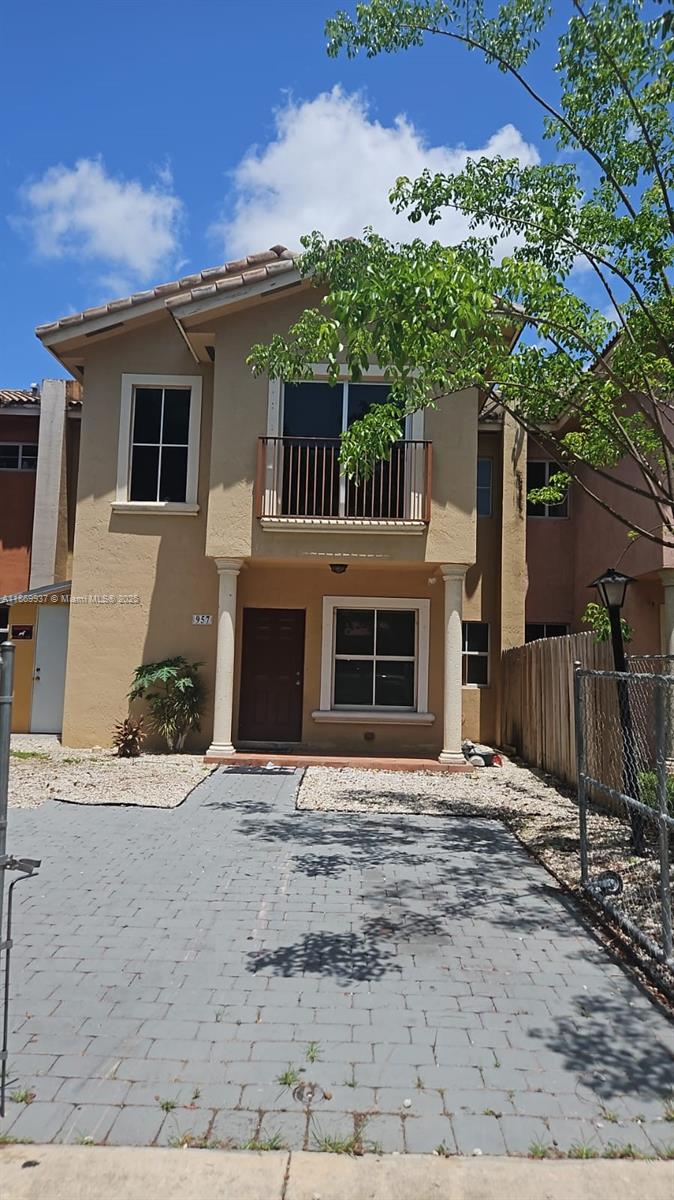 957 SW 6th Ct