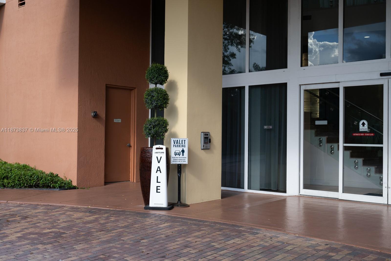 image Venture At Aventura West88