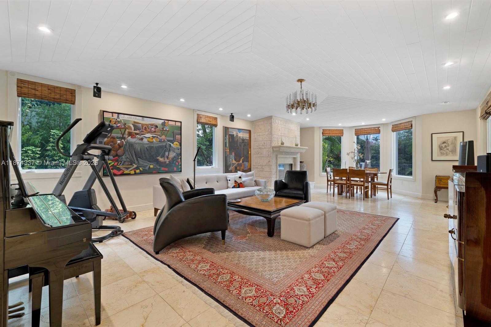 277 Veleros Ct Coral Gables, FL 33143 277 Veleros Ct Coral Gables, FL 33143