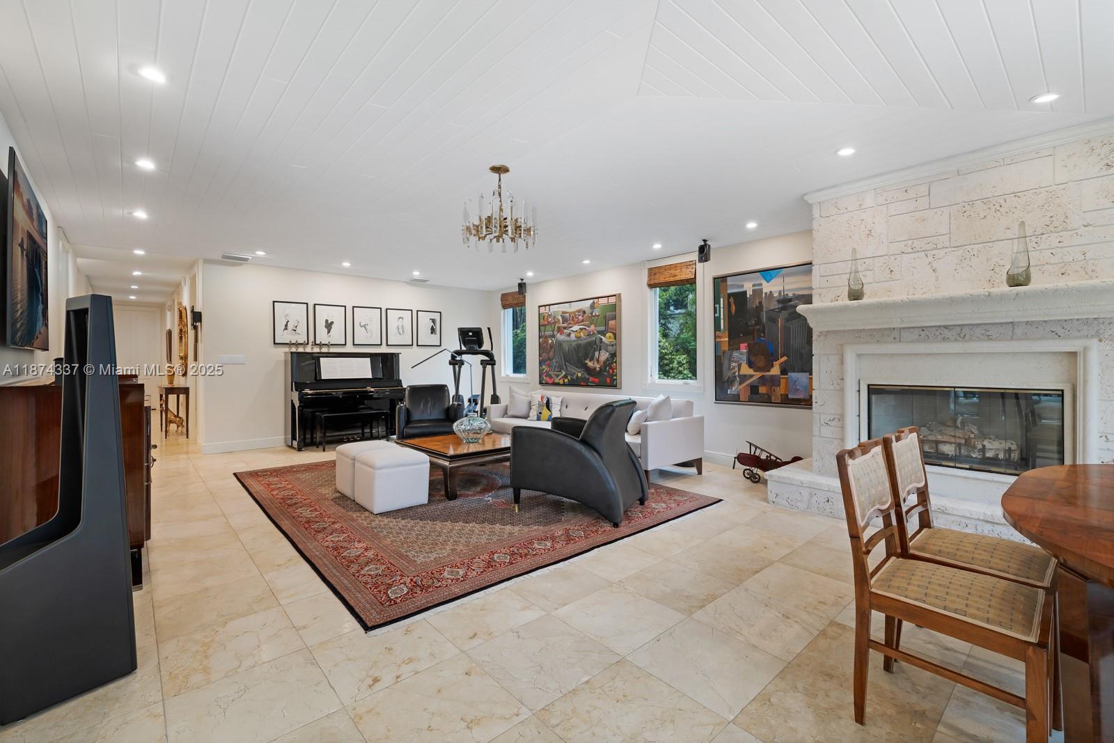 277 Veleros Ct Coral Gables, FL 33143 277 Veleros Ct Coral Gables, FL 33143
