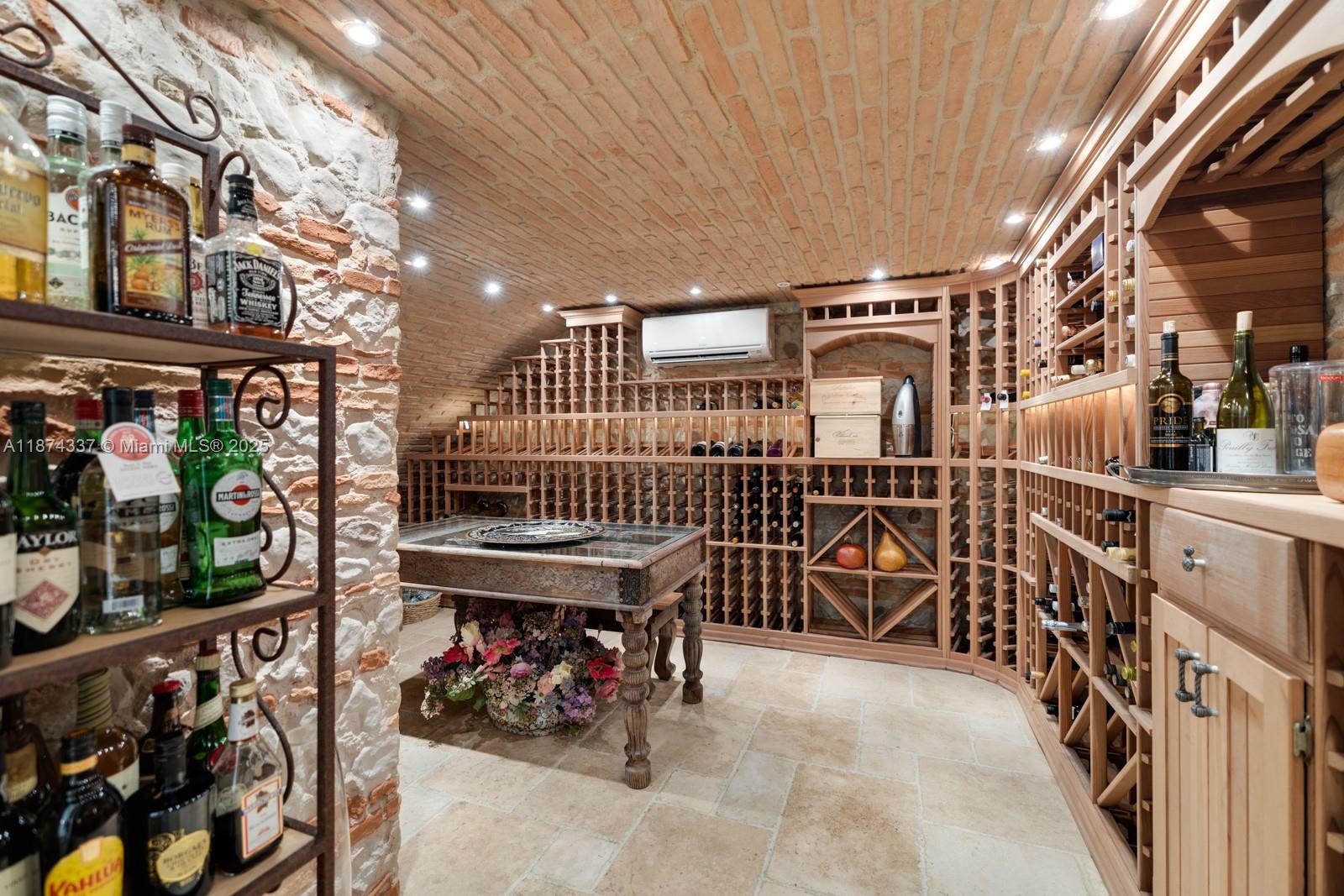 277 Veleros Ct Coral Gables, FL 33143 277 Veleros Ct Coral Gables, FL 33143