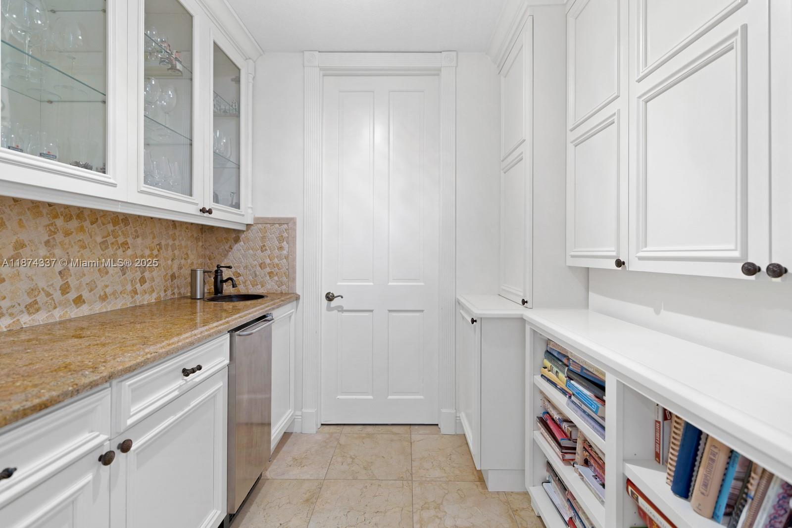 277 Veleros Ct Coral Gables, FL 33143 277 Veleros Ct Coral Gables, FL 33143