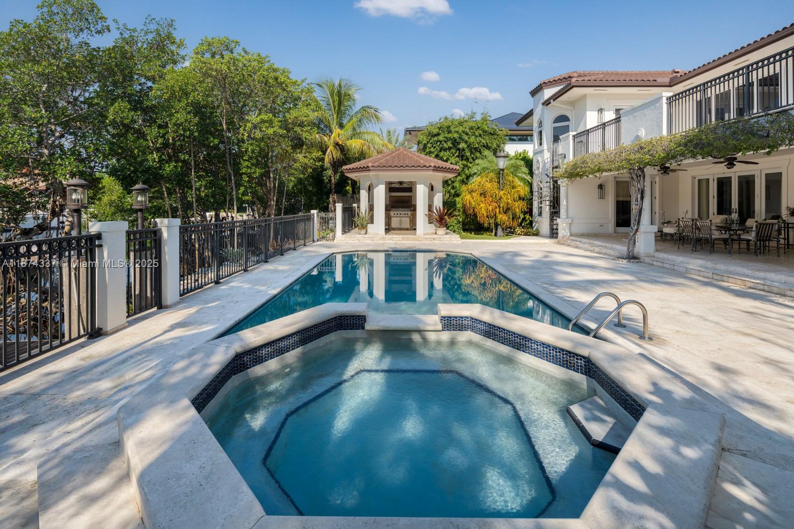 277 Veleros Ct Coral Gables, FL 33143 277 Veleros Ct Coral Gables, FL 33143