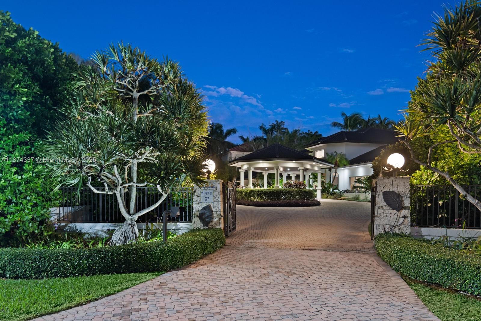 277 Veleros Ct Coral Gables, FL 33143 277 Veleros Ct Coral Gables, FL 33143