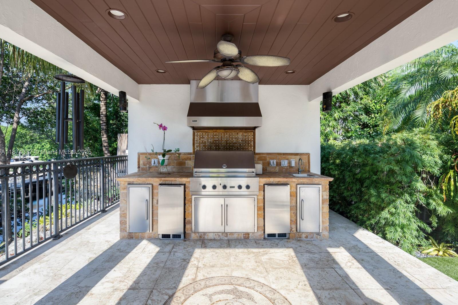277 Veleros Ct Coral Gables, FL 33143 277 Veleros Ct Coral Gables, FL 33143