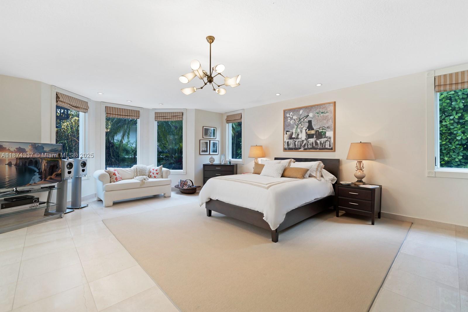 277 Veleros Ct Coral Gables, FL 33143 277 Veleros Ct Coral Gables, FL 33143