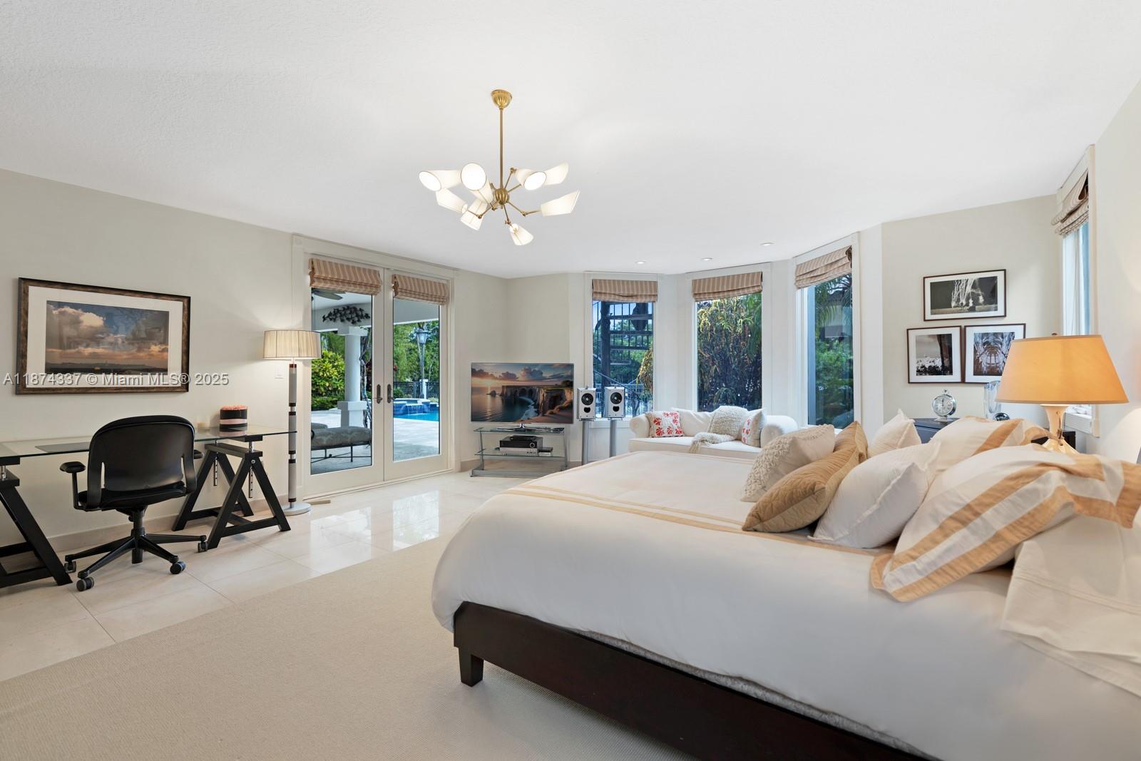 277 Veleros Ct Coral Gables, FL 33143 277 Veleros Ct Coral Gables, FL 33143