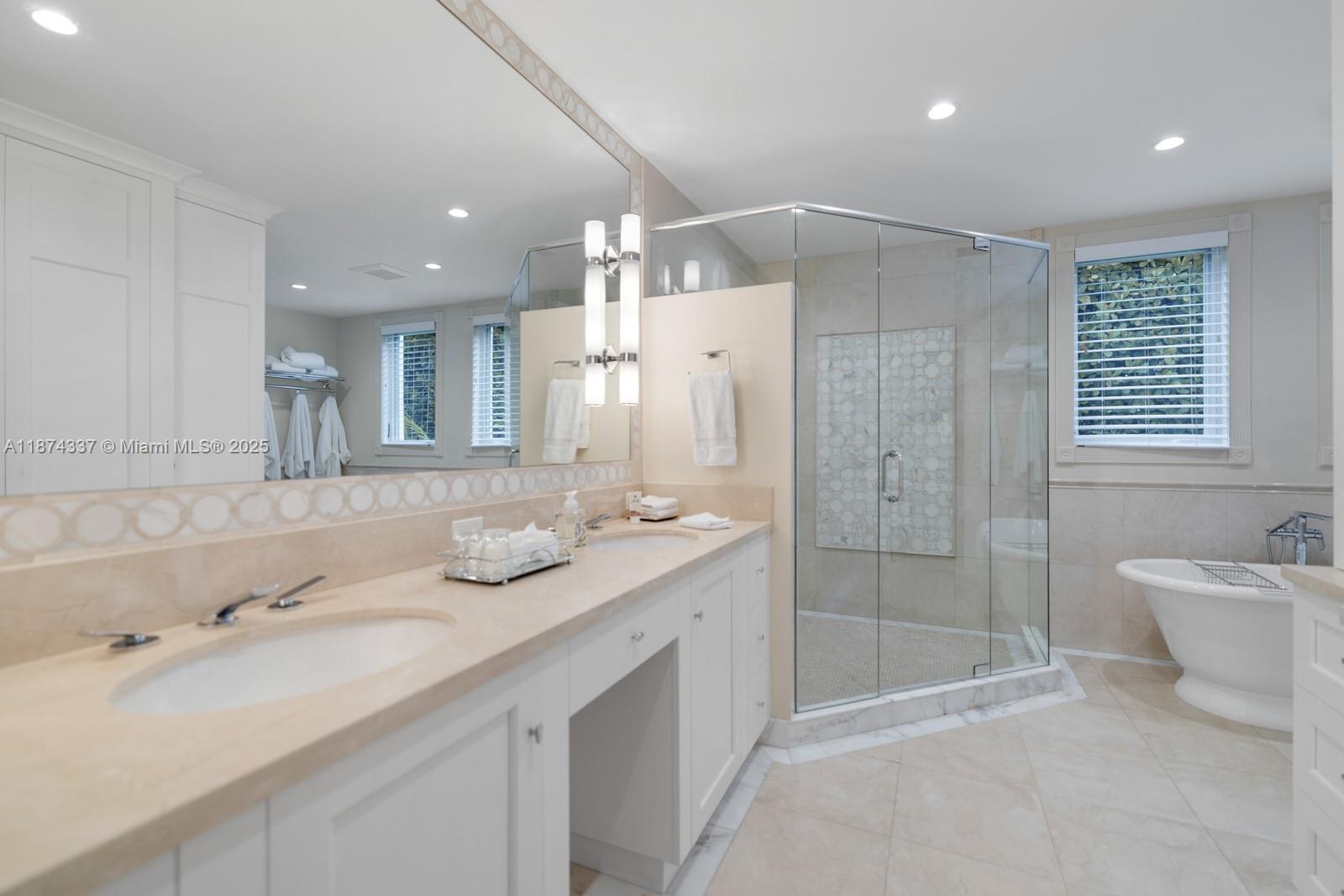 277 Veleros Ct Coral Gables, FL 33143 277 Veleros Ct Coral Gables, FL 33143