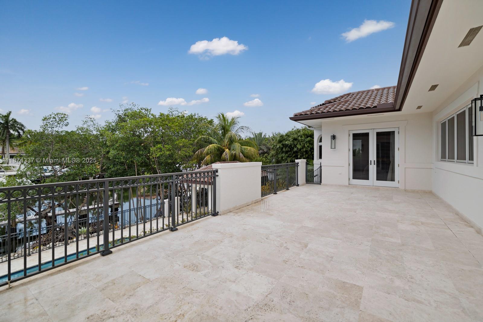 277 Veleros Ct Coral Gables, FL 33143 277 Veleros Ct Coral Gables, FL 33143