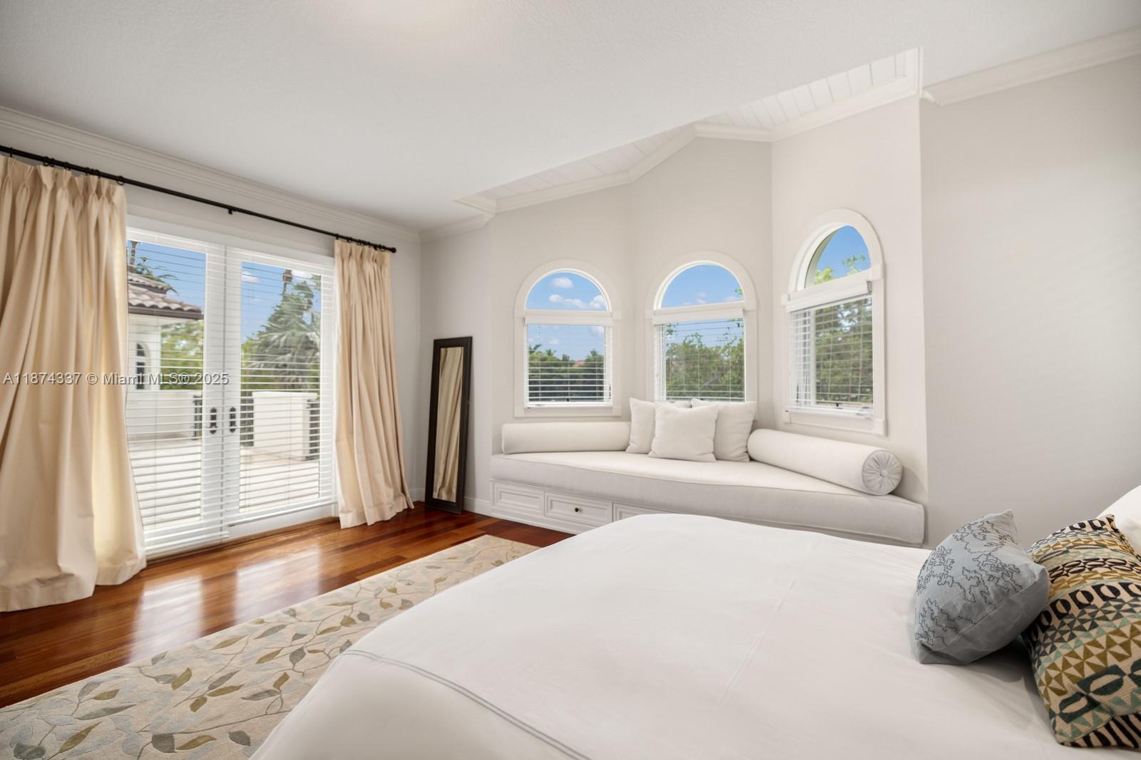 277 Veleros Ct Coral Gables, FL 33143 277 Veleros Ct Coral Gables, FL 33143