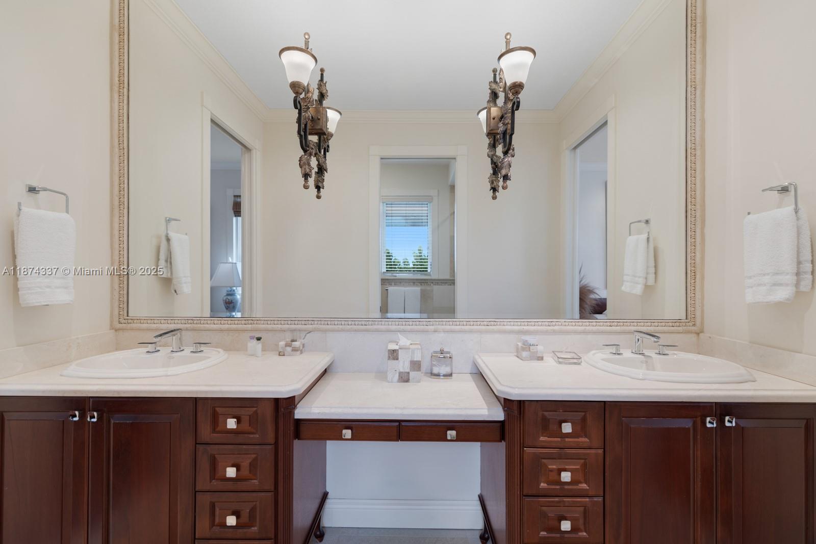 277 Veleros Ct Coral Gables, FL 33143 277 Veleros Ct Coral Gables, FL 33143