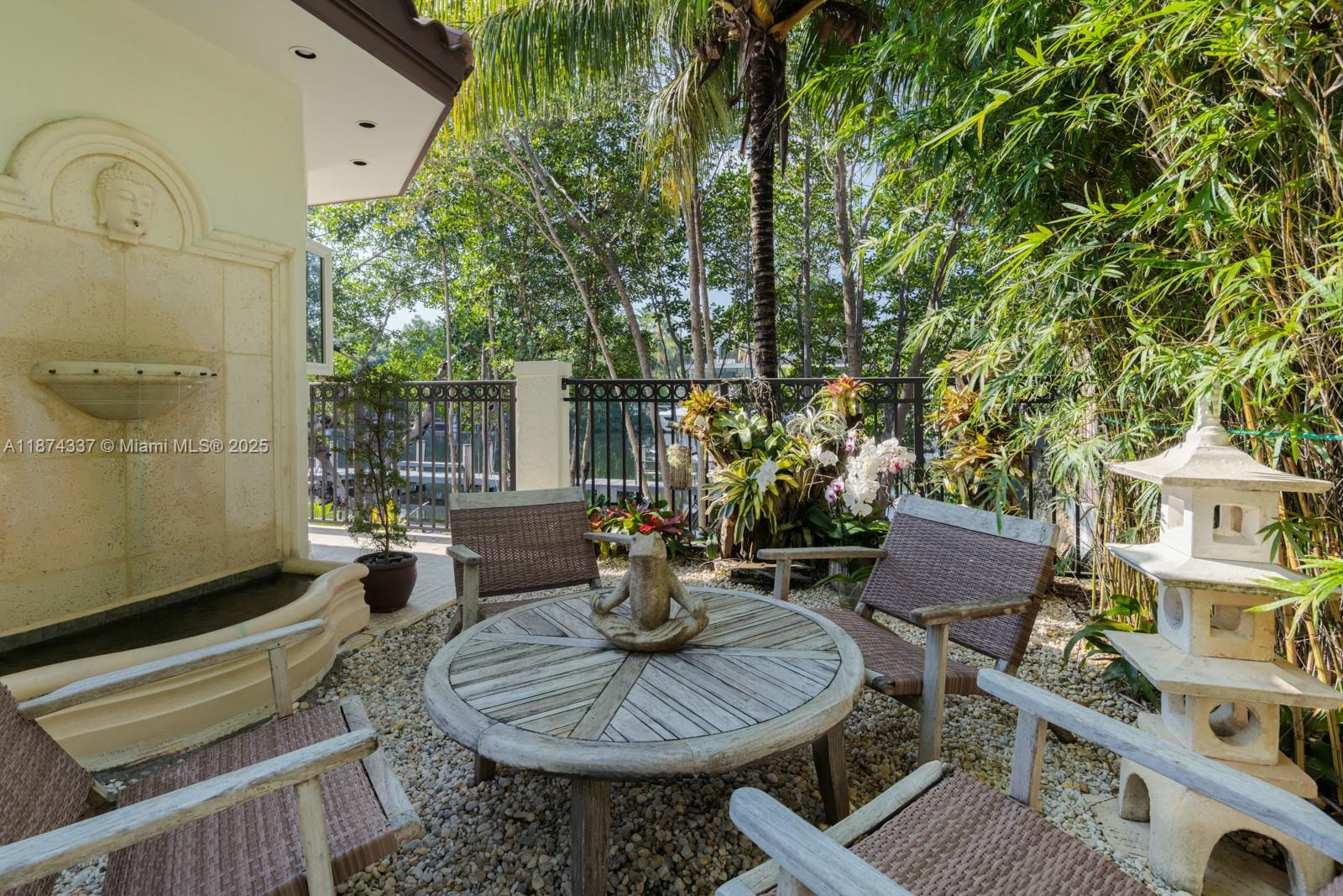 277 Veleros Ct Coral Gables, FL 33143 277 Veleros Ct Coral Gables, FL 33143