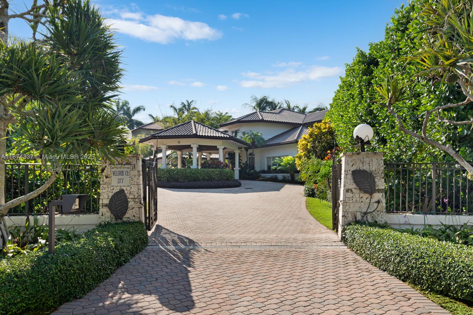 277 Veleros Ct Coral Gables, FL 33143 277 Veleros Ct Coral Gables, FL 33143