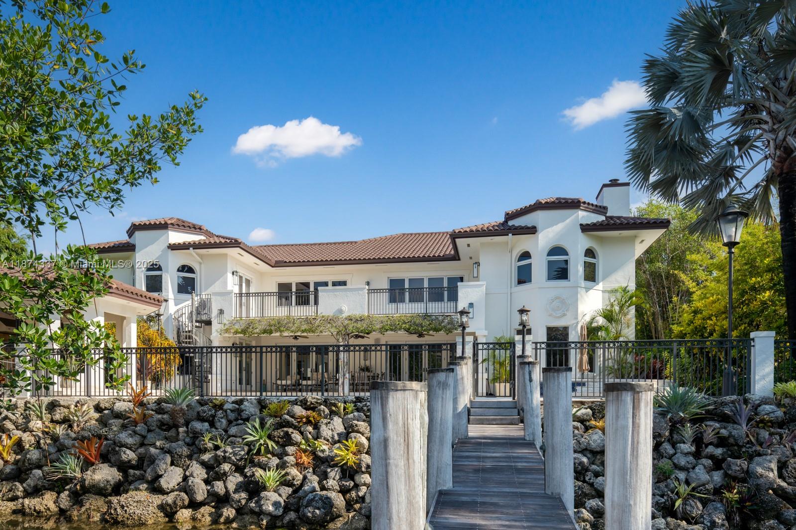 277 Veleros Ct Coral Gables, FL 33143 277 Veleros Ct Coral Gables, FL 33143