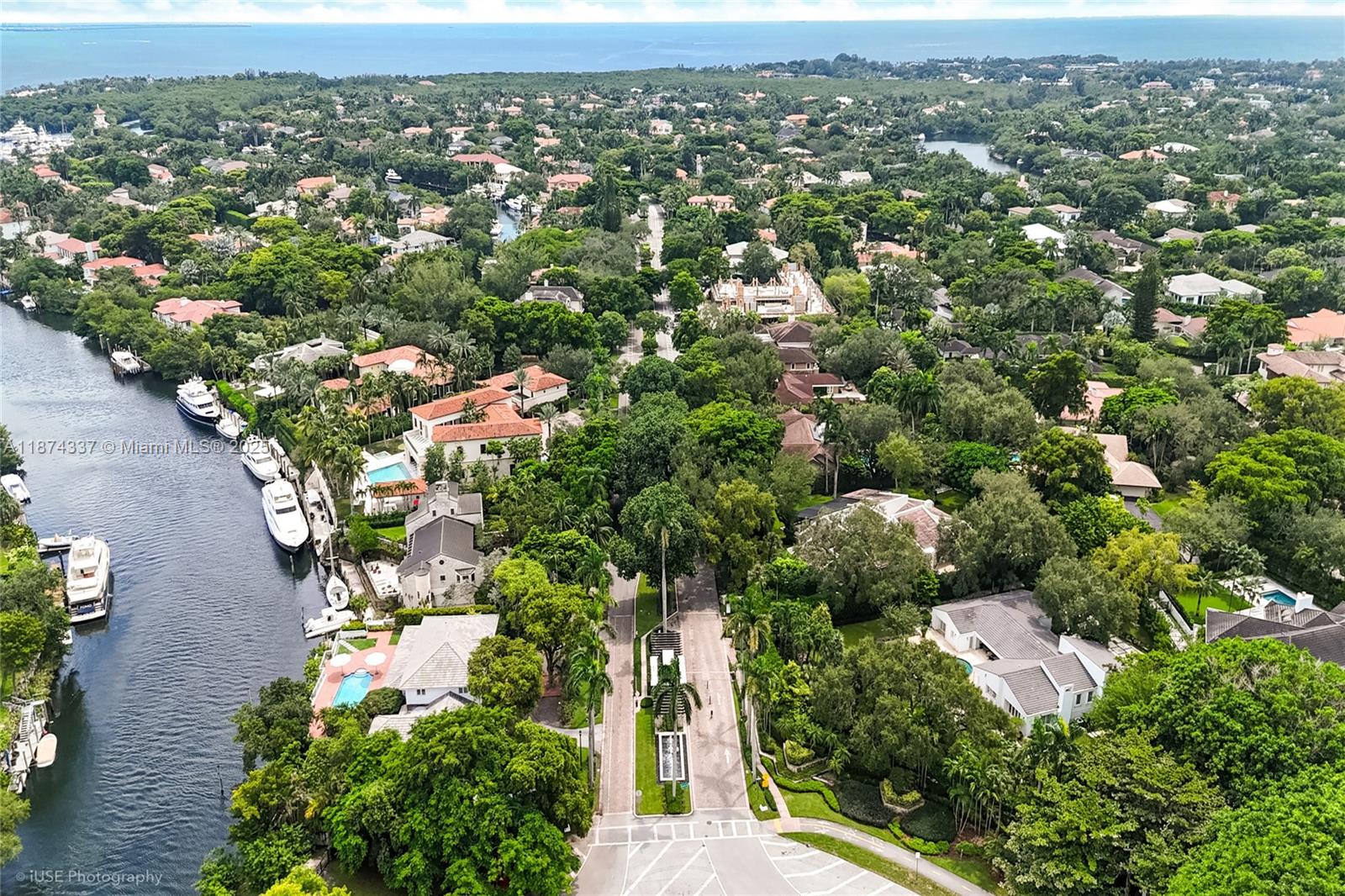 277 Veleros Ct Coral Gables, FL 33143 277 Veleros Ct Coral Gables, FL 33143