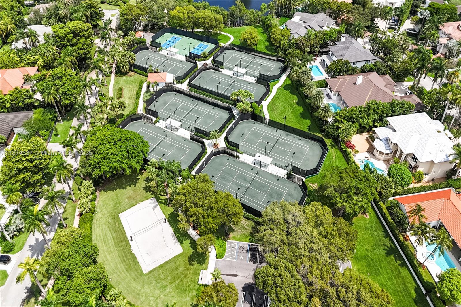 277 Veleros Ct Coral Gables, FL 33143 277 Veleros Ct Coral Gables, FL 33143
