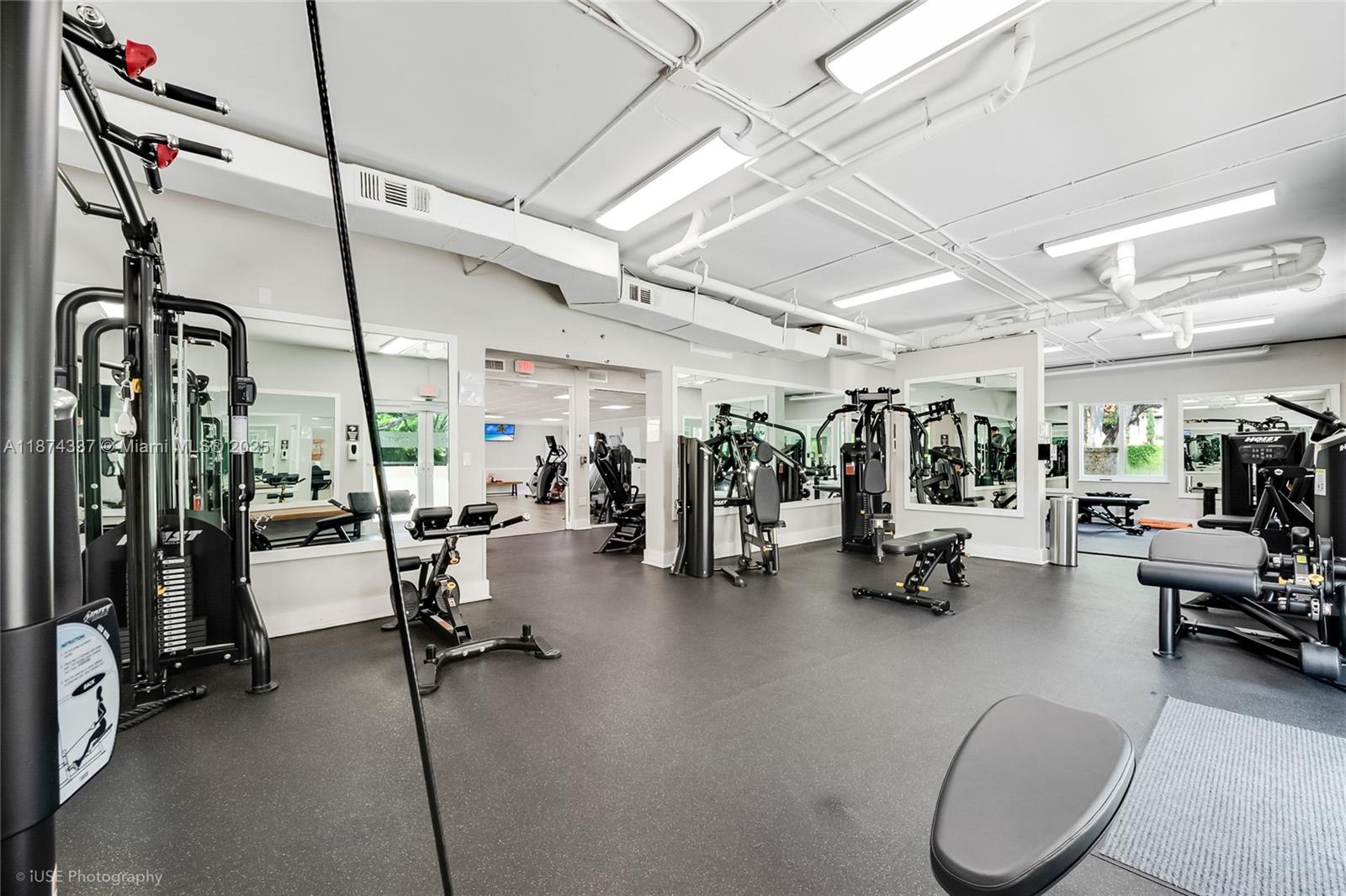 277 Veleros Ct Coral Gables, FL 33143