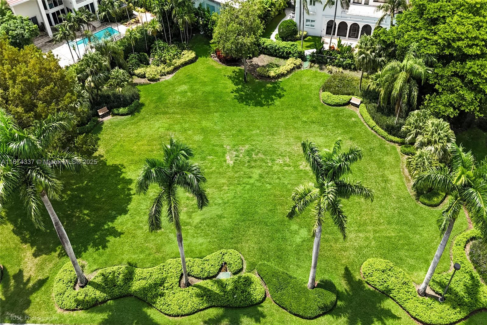277 Veleros Ct Coral Gables, FL 33143