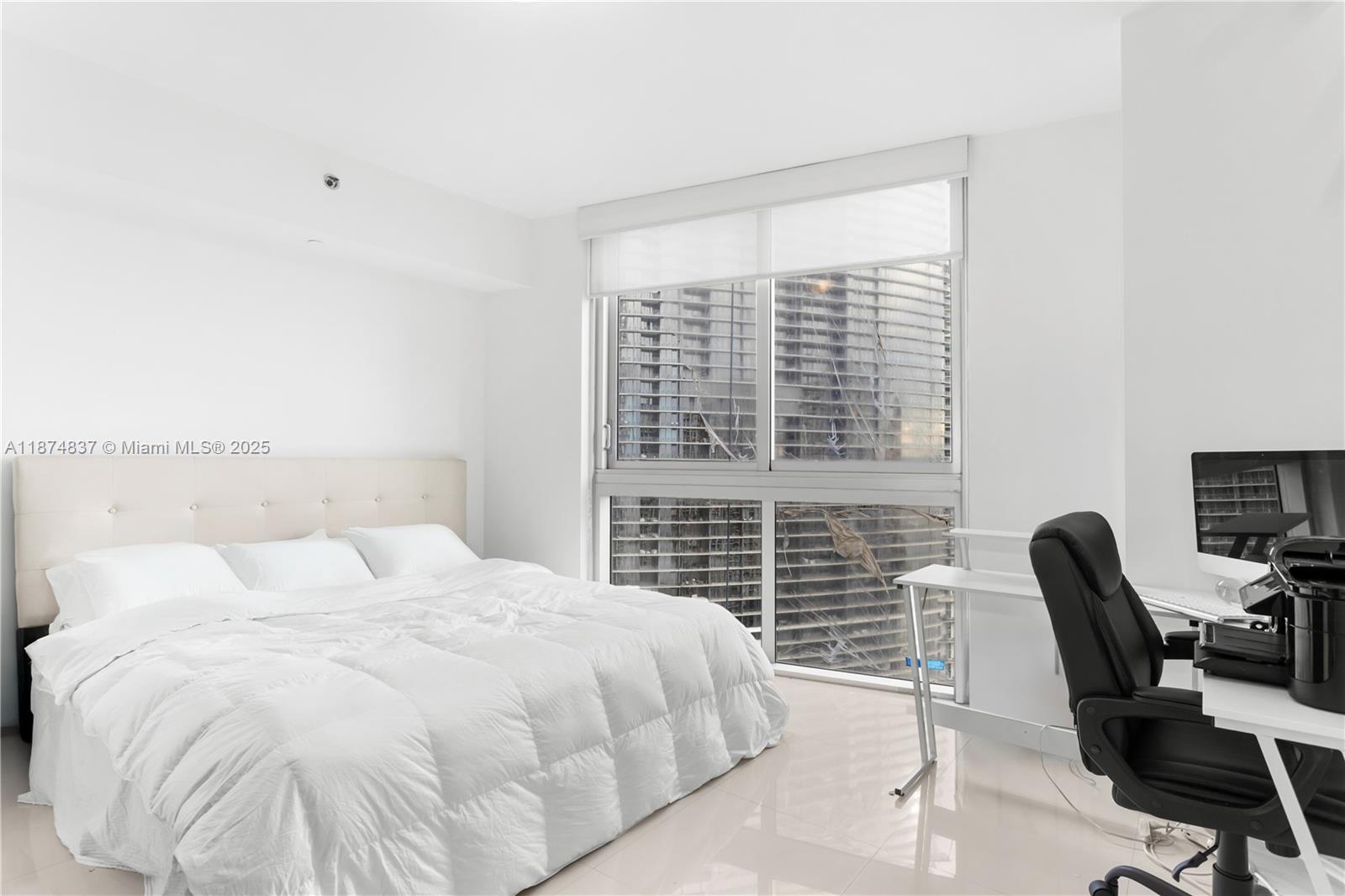 image Iconbrickell Condo No 111