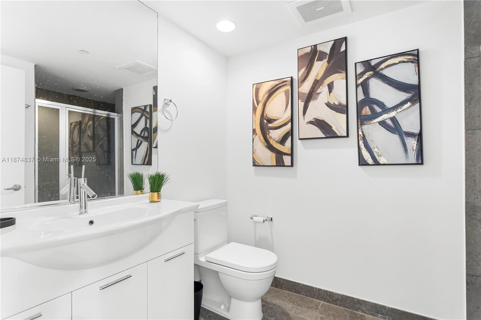 image Iconbrickell Condo No 116