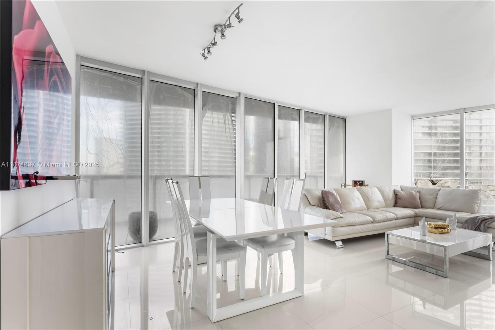 image Iconbrickell Condo No 11