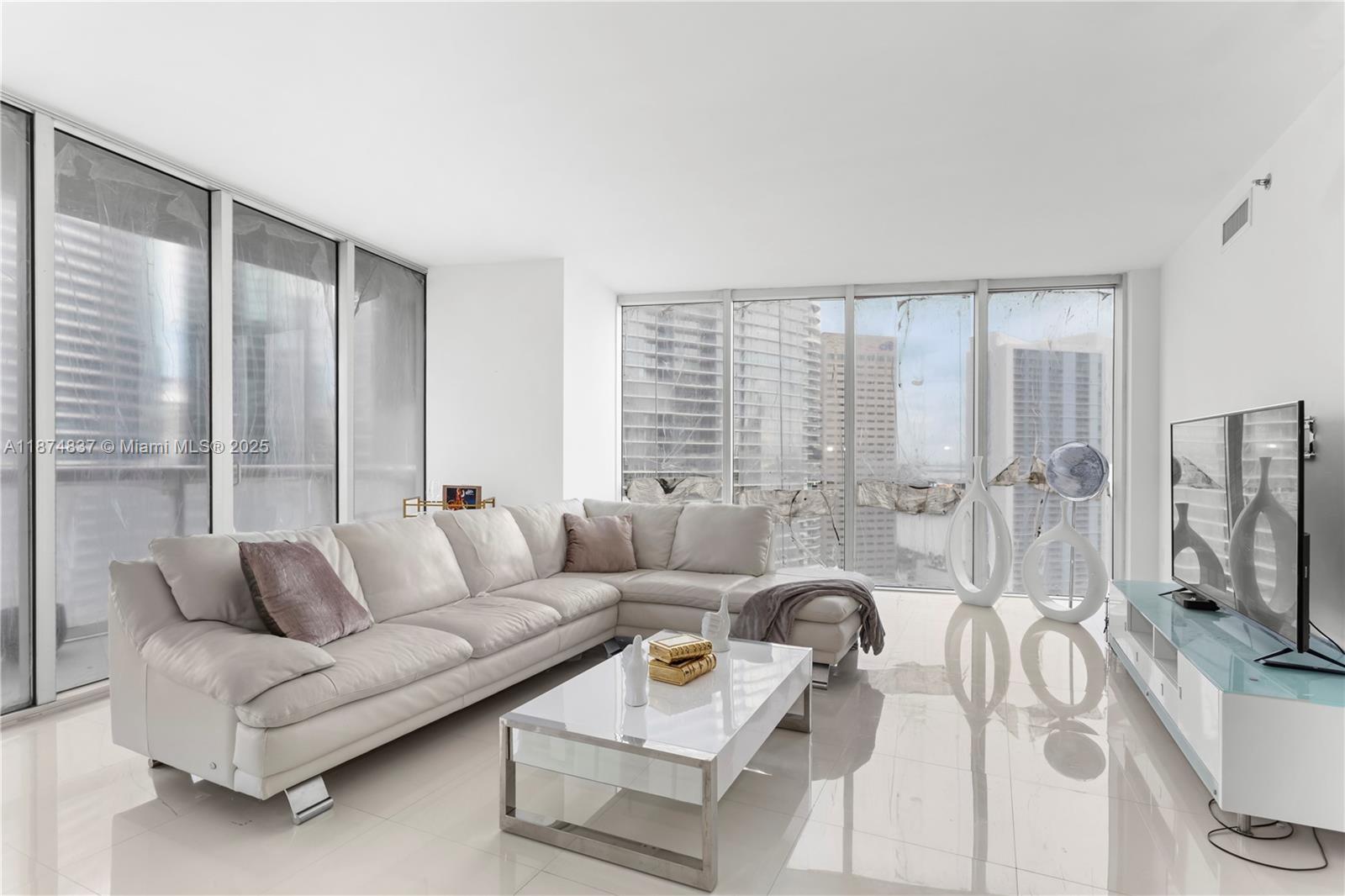 image Iconbrickell Condo No 12