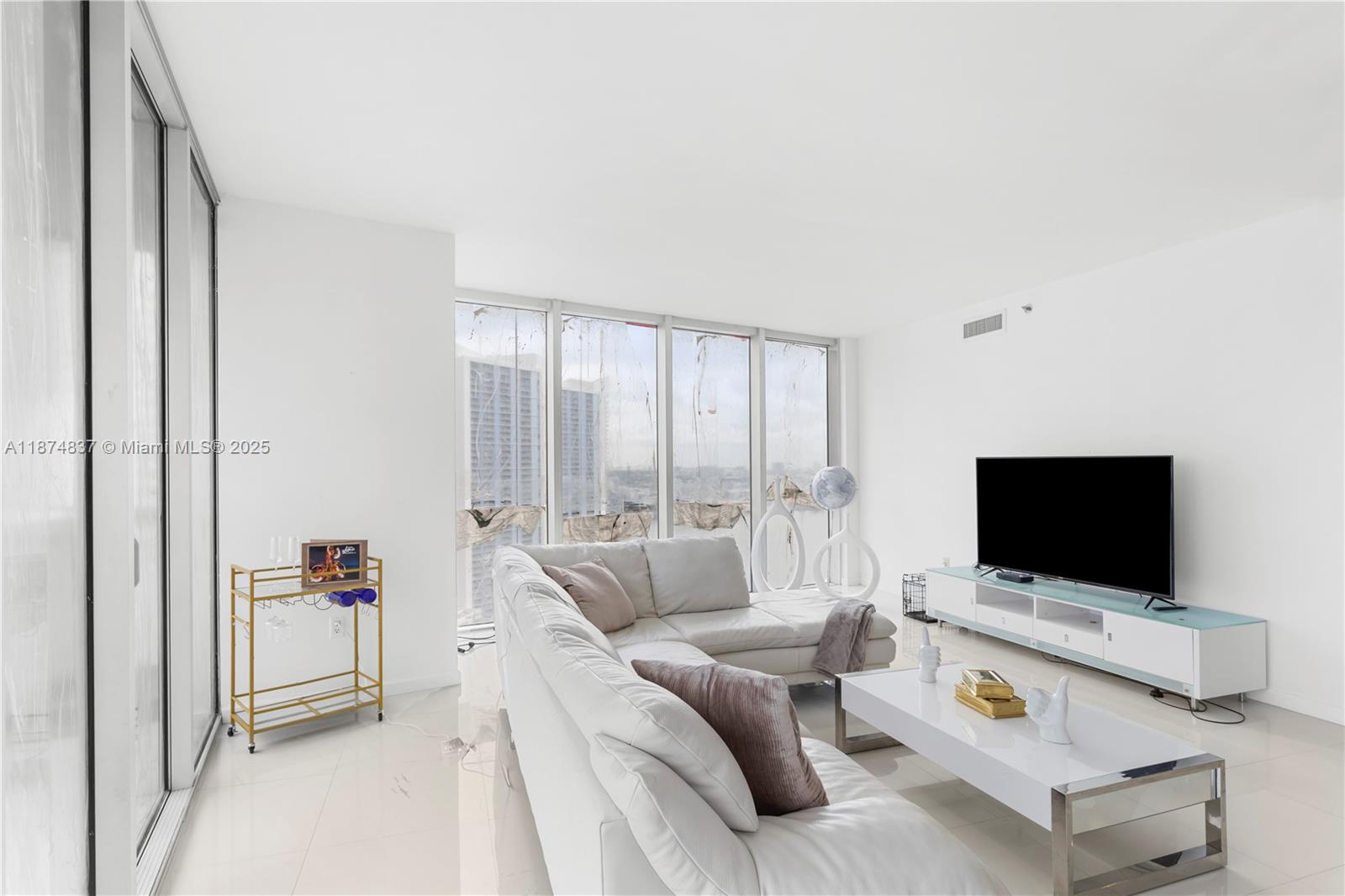 image Iconbrickell Condo No 13