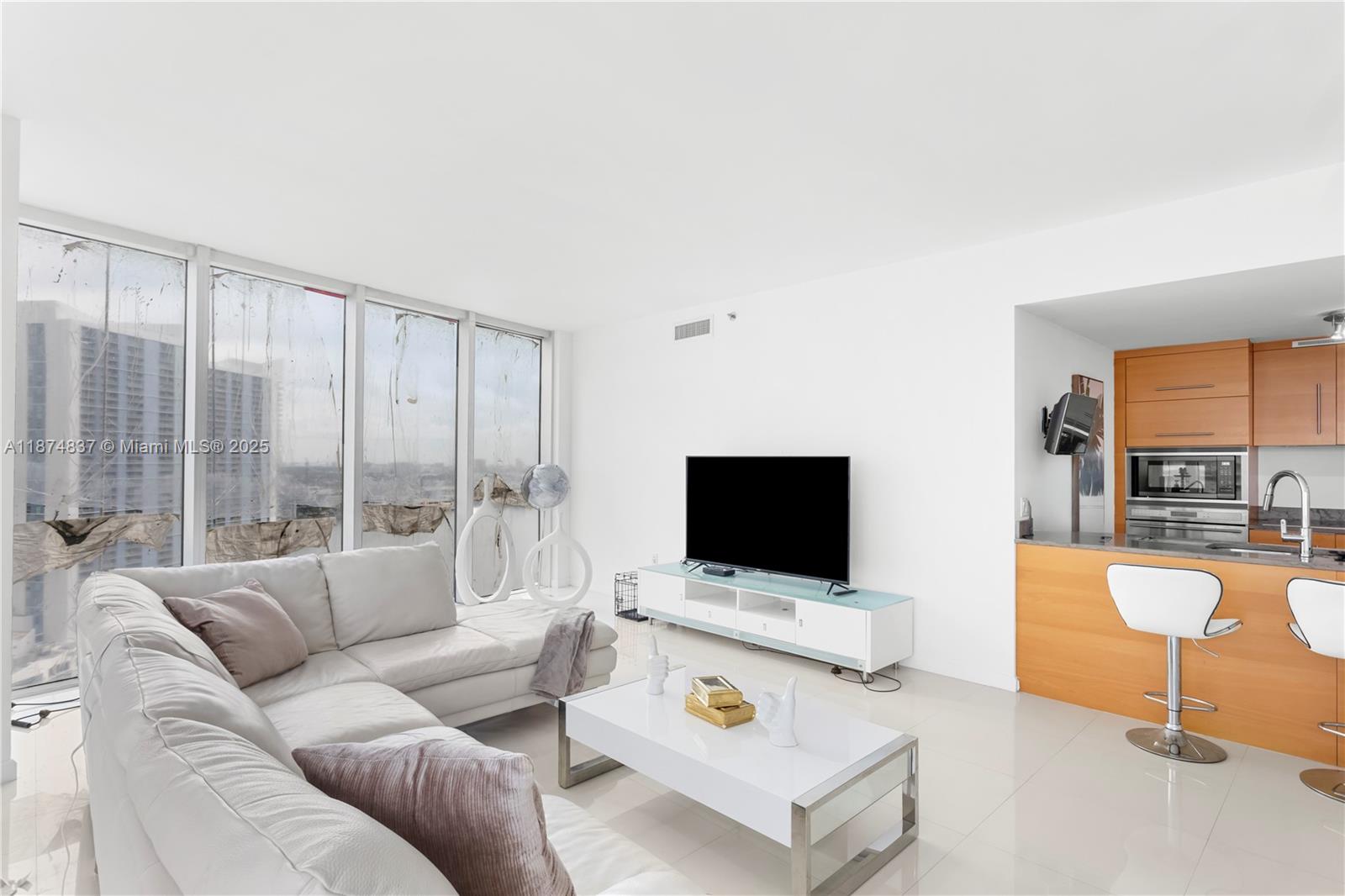 image Iconbrickell Condo No 14