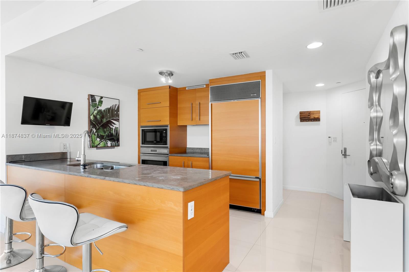 image Iconbrickell Condo No 16