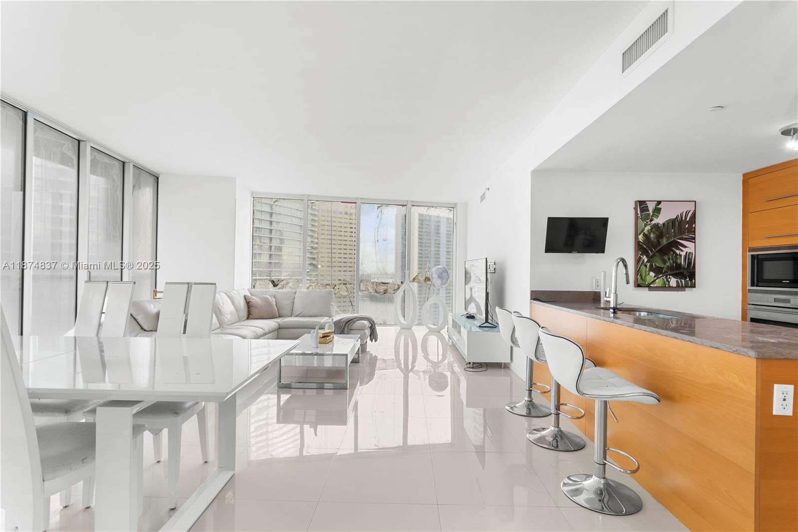 image Iconbrickell Condo No 17