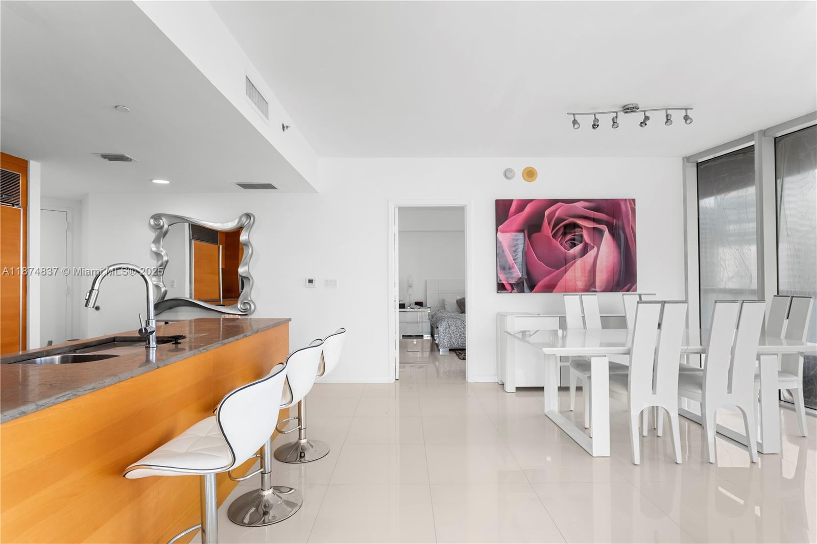 image Iconbrickell Condo No 18