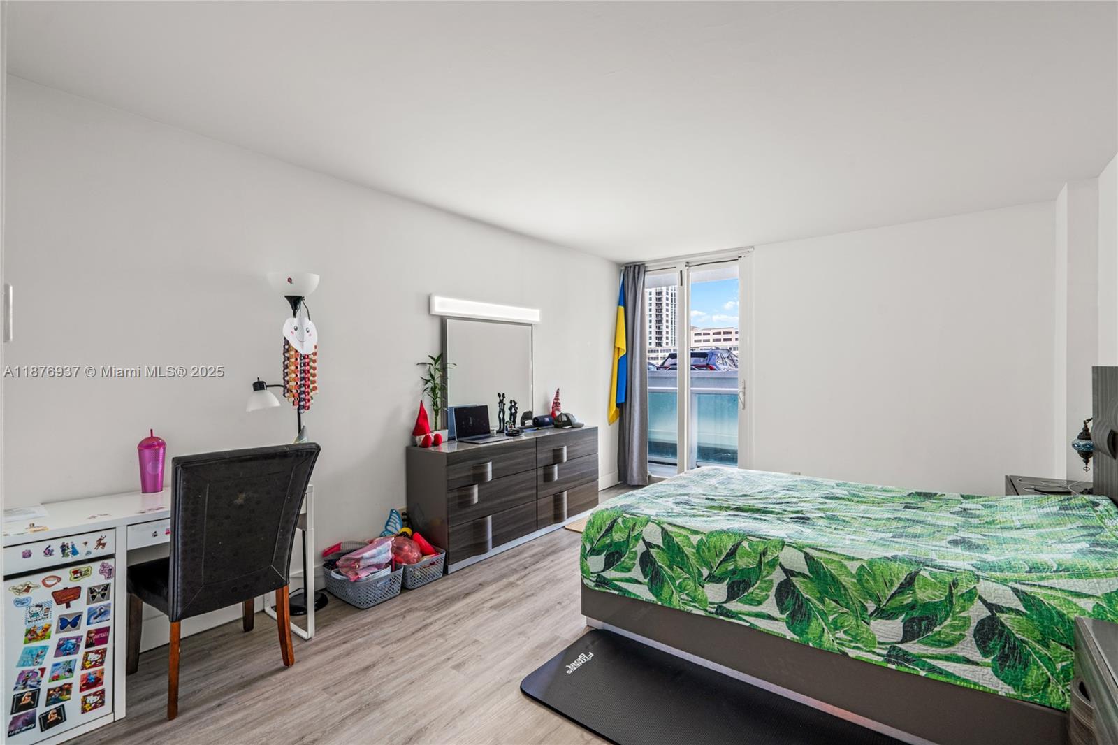 image Arlen House East Condo10