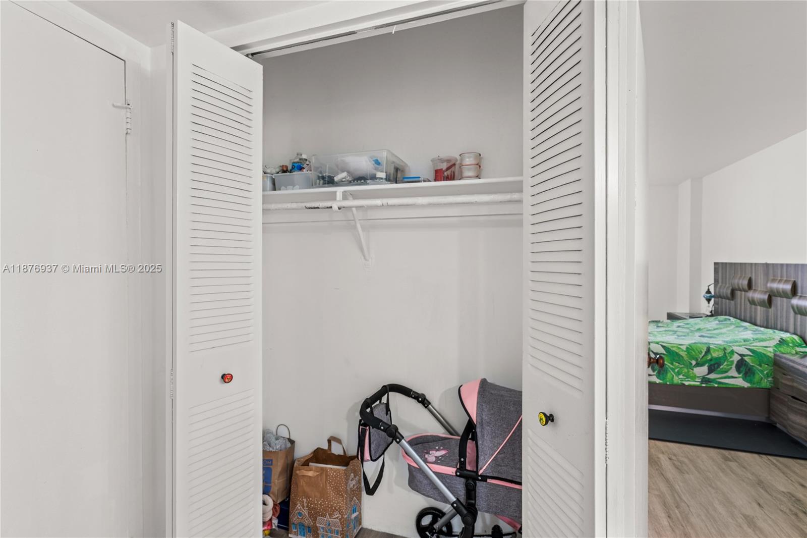 image Arlen House East Condo11