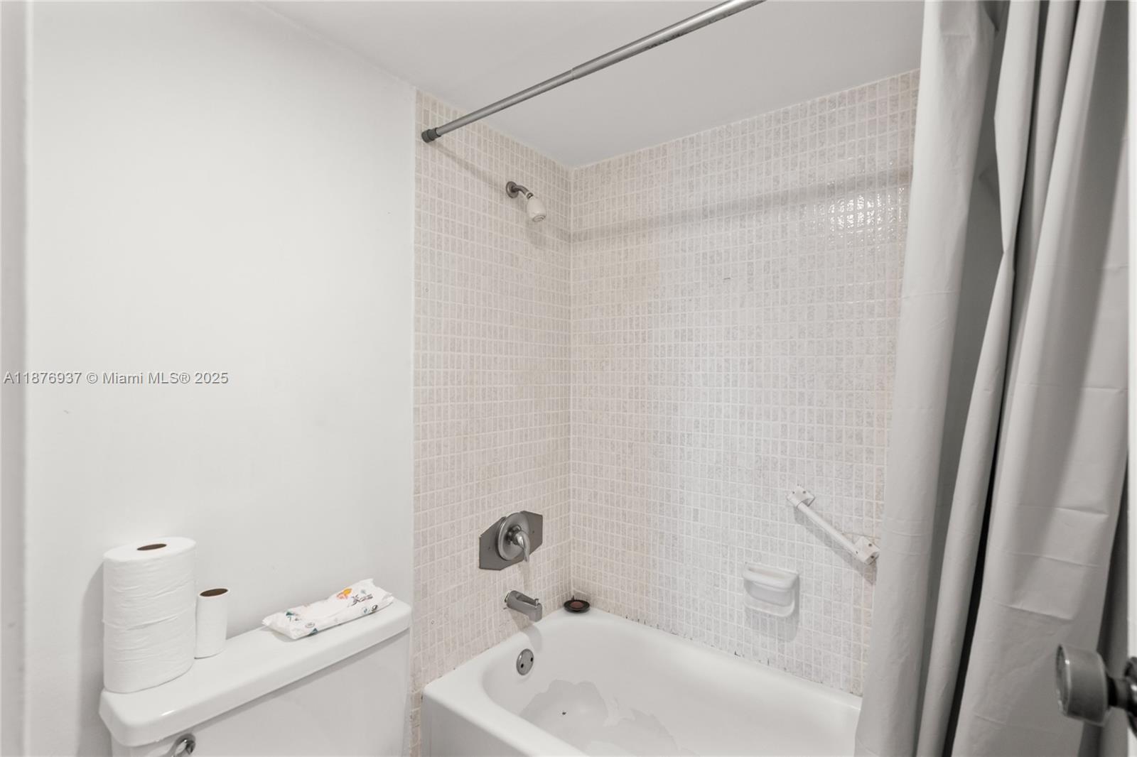 image Arlen House East Condo15